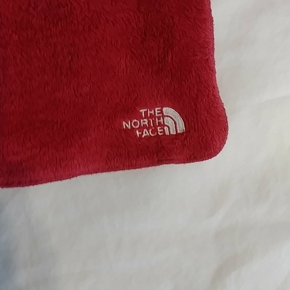 SOLD!!!!!The Northface scarf and hat - Picture 2 of 3